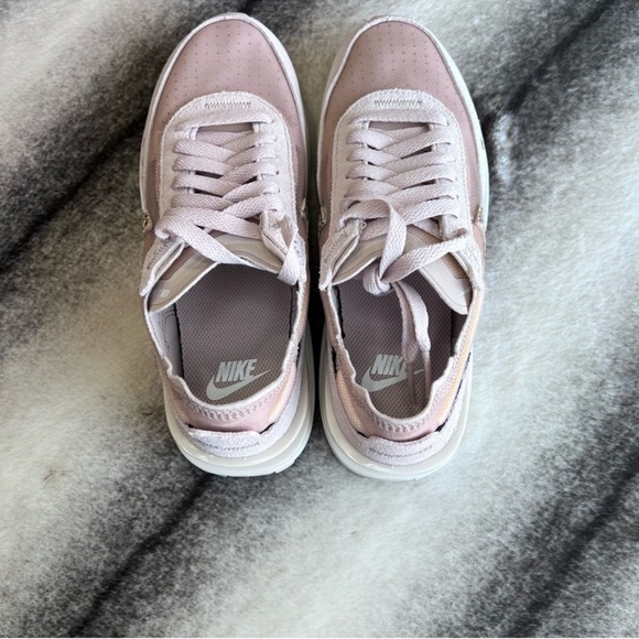 Nike Waffle One SE Fossil Stone Multi Leopard Low Top Sneakers - Picture 5 of 9